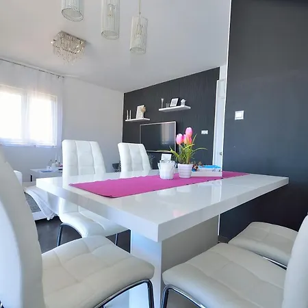 Staro Selo Apartment Primosten